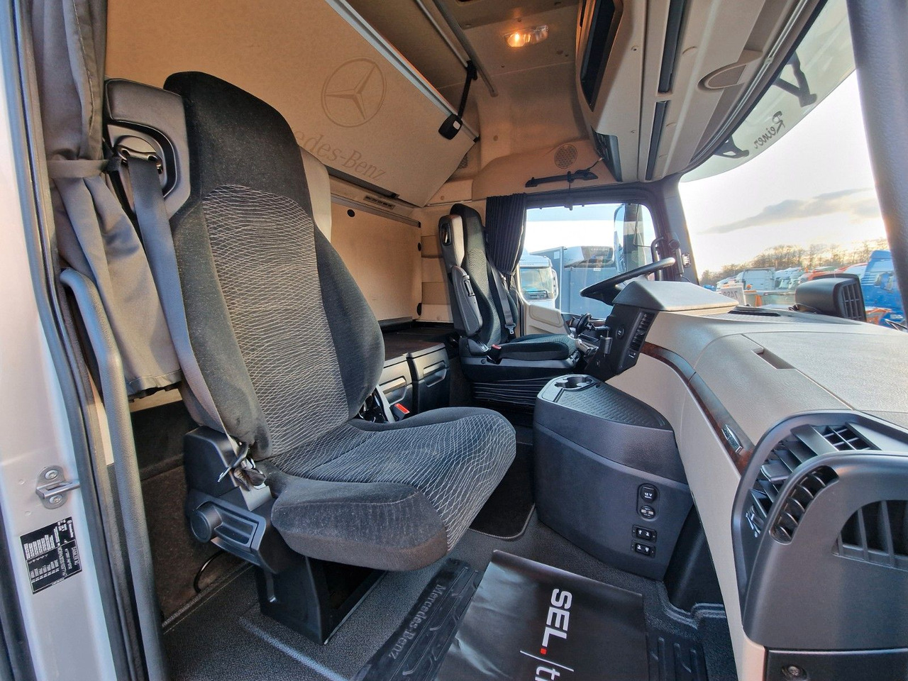 Тентованный грузовик Mercedes-Benz Actros 2545 / Retarder / Alukappen / Standklima: фото 18