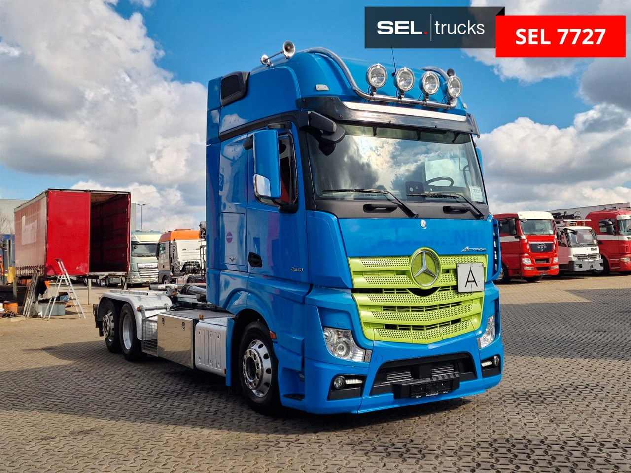 Mercedes-Benz Actros 2551 / Retarder / Standklima / Xenon - Крюковой мультилифт: фото 3 Mercedes-Benz Actros 2551 / Retarder / Standklima / Xenon - Крюковой мультилифт: фото 3