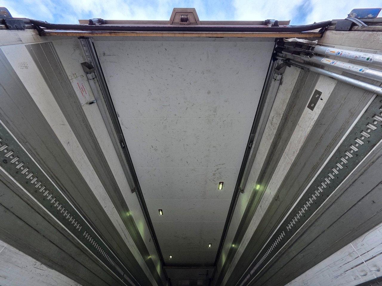 Полуприцеп-рефрижератор Schmitz Cargobull SKO 20/LZG 13.45 FP45 COOL / Thermo King SLX 100: фото 11 Полуприцеп-рефрижератор Schmitz Cargobull SKO 20/LZG 13.45 FP45 COOL / Thermo King SLX 100: фото 11