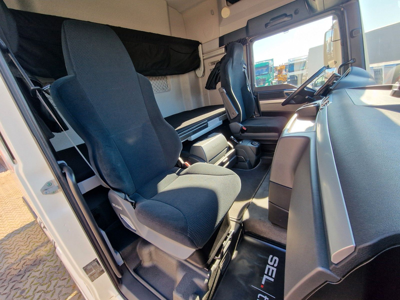 Тягач MAN TGX 18.400 4X2 LLS-U / ZF Intarder / HUBKUPPLUNG: фото 18 Тягач MAN TGX 18.400 4X2 LLS-U / ZF Intarder / HUBKUPPLUNG: фото 18