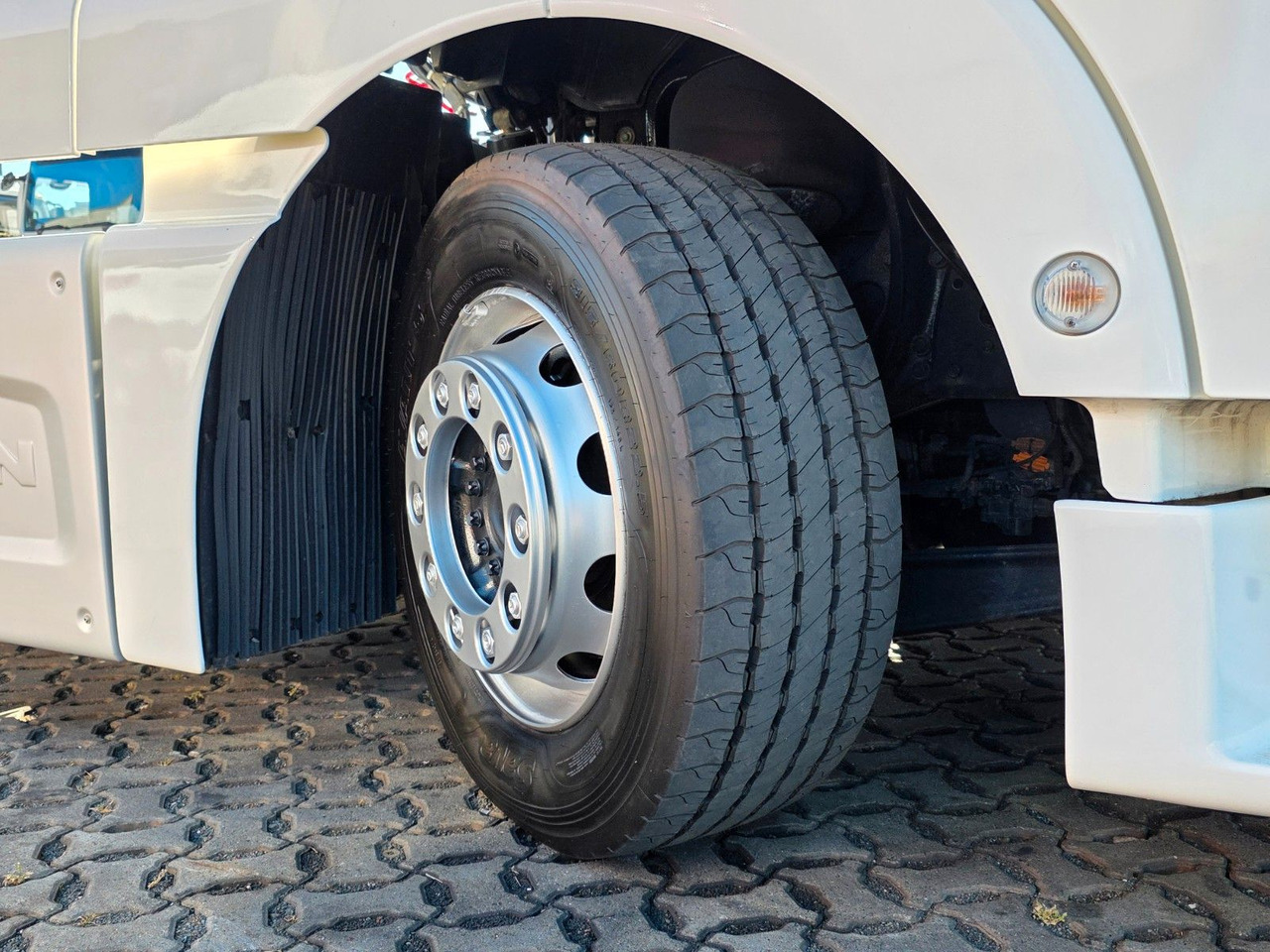 Тягач MAN TGX 18.460 4x2 LLS-U / Retarder / ADR AT: фото 28 Тягач MAN TGX 18.460 4x2 LLS-U / Retarder / ADR AT: фото 28