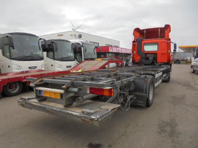 DAF CF 180 - Грузовик с закрытым кузовом: фото 5 DAF CF 180 - Грузовик с закрытым кузовом: фото 5