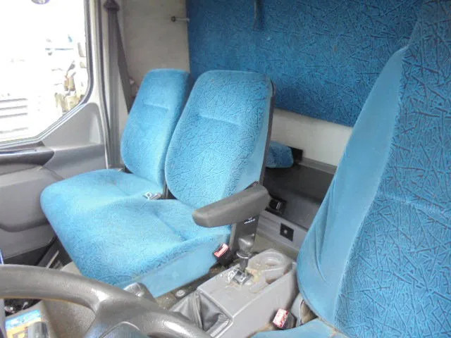 Грузовик с закрытым кузовом DAF LF 220: фото 16