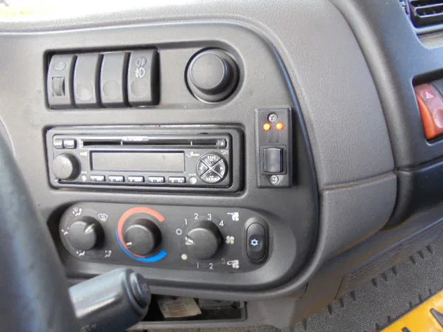 Грузовик с закрытым кузовом DAF LF 220: фото 13