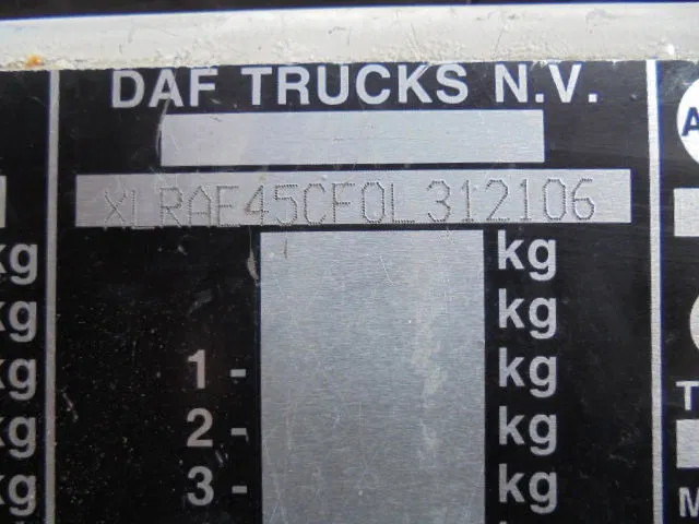 Грузовик с закрытым кузовом DAF LF 220: фото 10