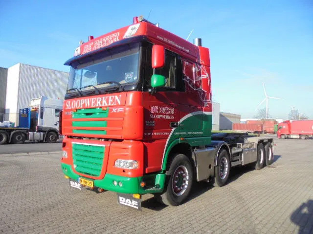 DAF XF 105 410 FAD 8X4 STEEL SUSPENSION - Крюковой мультилифт: фото 1 DAF XF 105 410 FAD 8X4 STEEL SUSPENSION - Крюковой мультилифт: фото 1