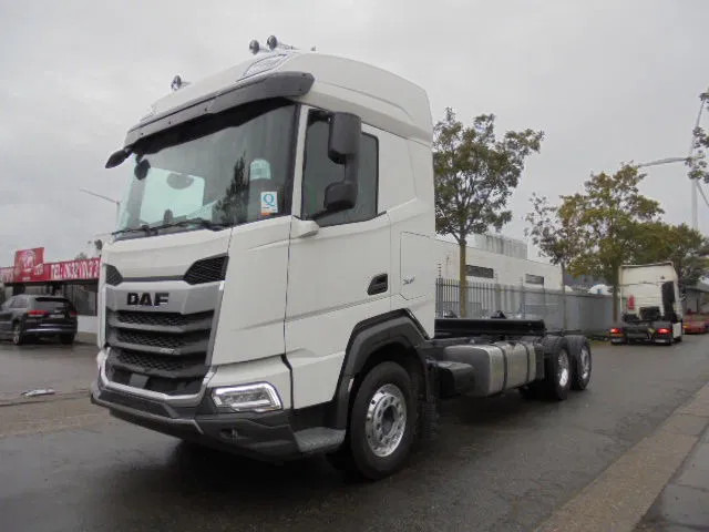 DAF XF 480 6X2 MET FABRIEKS GARANTIE - Грузовик-шасси: фото 1 DAF XF 480 6X2 MET FABRIEKS GARANTIE - Грузовик-шасси: фото 1