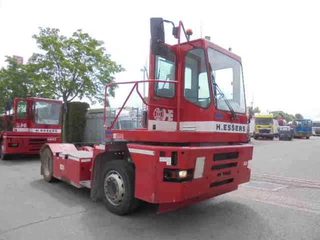 MOL YM225/4X2 40KM/H - Терминальный тягач: фото 3 MOL YM225/4X2 40KM/H - Терминальный тягач: фото 3