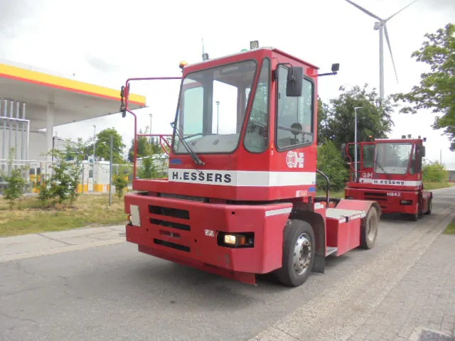 MOL YM225/4X2 40KM/H - Терминальный тягач: фото 1 MOL YM225/4X2 40KM/H - Терминальный тягач: фото 1