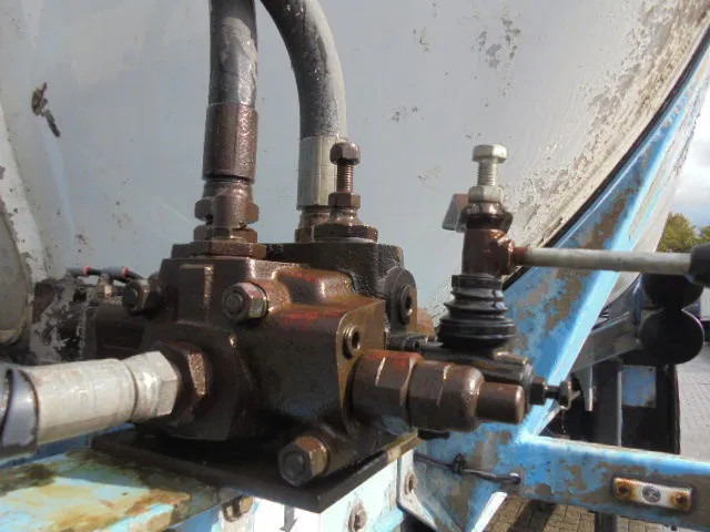 SPITZER BP SK 50 - Полуприцеп-цистерна: фото 3 SPITZER BP SK 50 - Полуприцеп-цистерна: фото 3