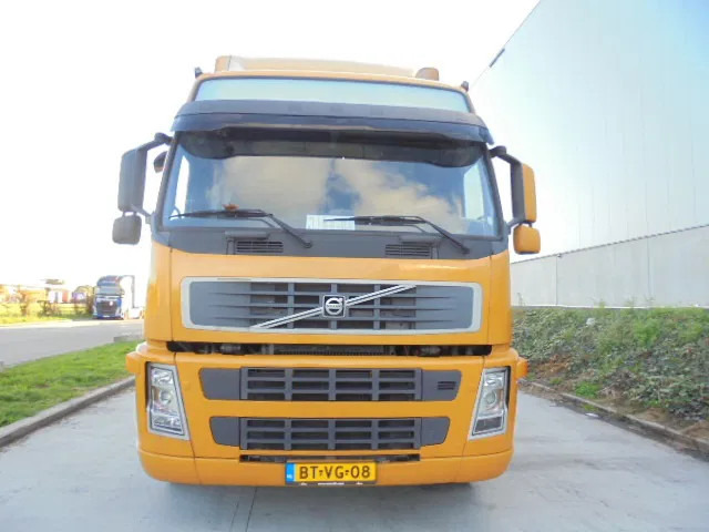 Volvo FM FM 300 LOW KM - Грузовик с закрытым кузовом: фото 2 Volvo FM FM 300 LOW KM - Грузовик с закрытым кузовом: фото 2