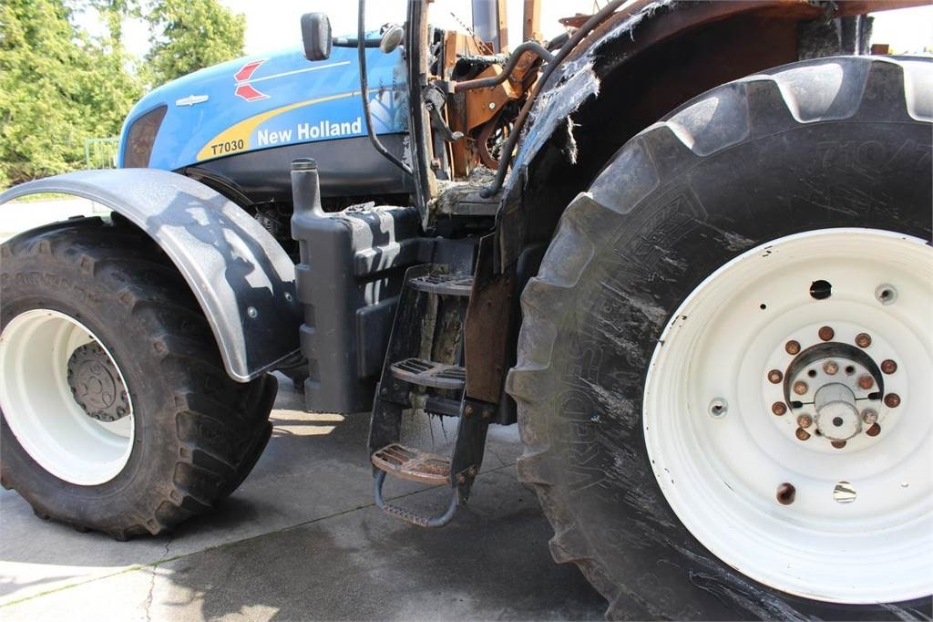 New Holland T7030 - Трактор: фото 5 New Holland T7030 - Трактор: фото 5