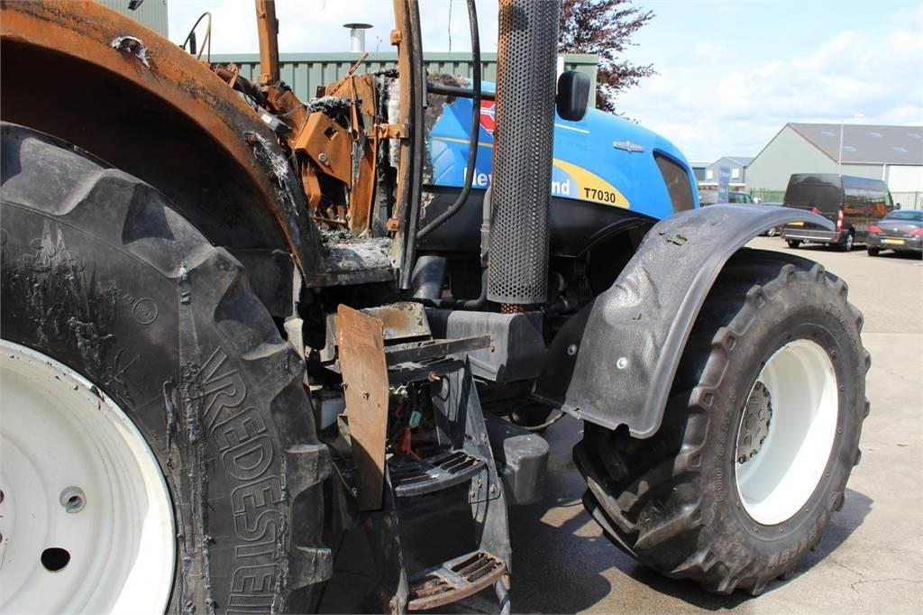 New Holland T7030 - Трактор: фото 3 New Holland T7030 - Трактор: фото 3