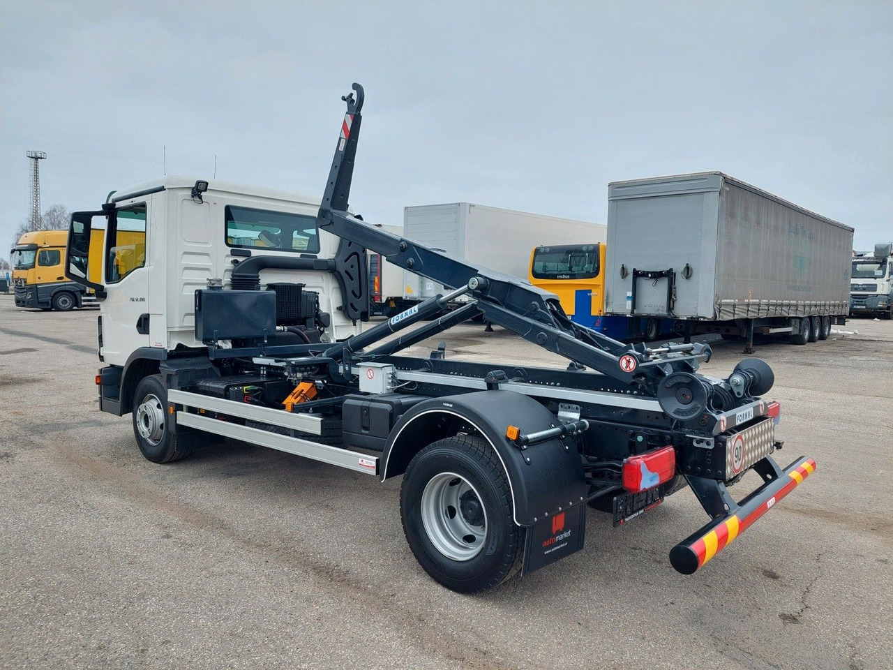 MAN TG3 TGL 12.190 BB 4x2 - Крюковой мультилифт: фото 3 MAN TG3 TGL 12.190 BB 4x2 - Крюковой мультилифт: фото 3
