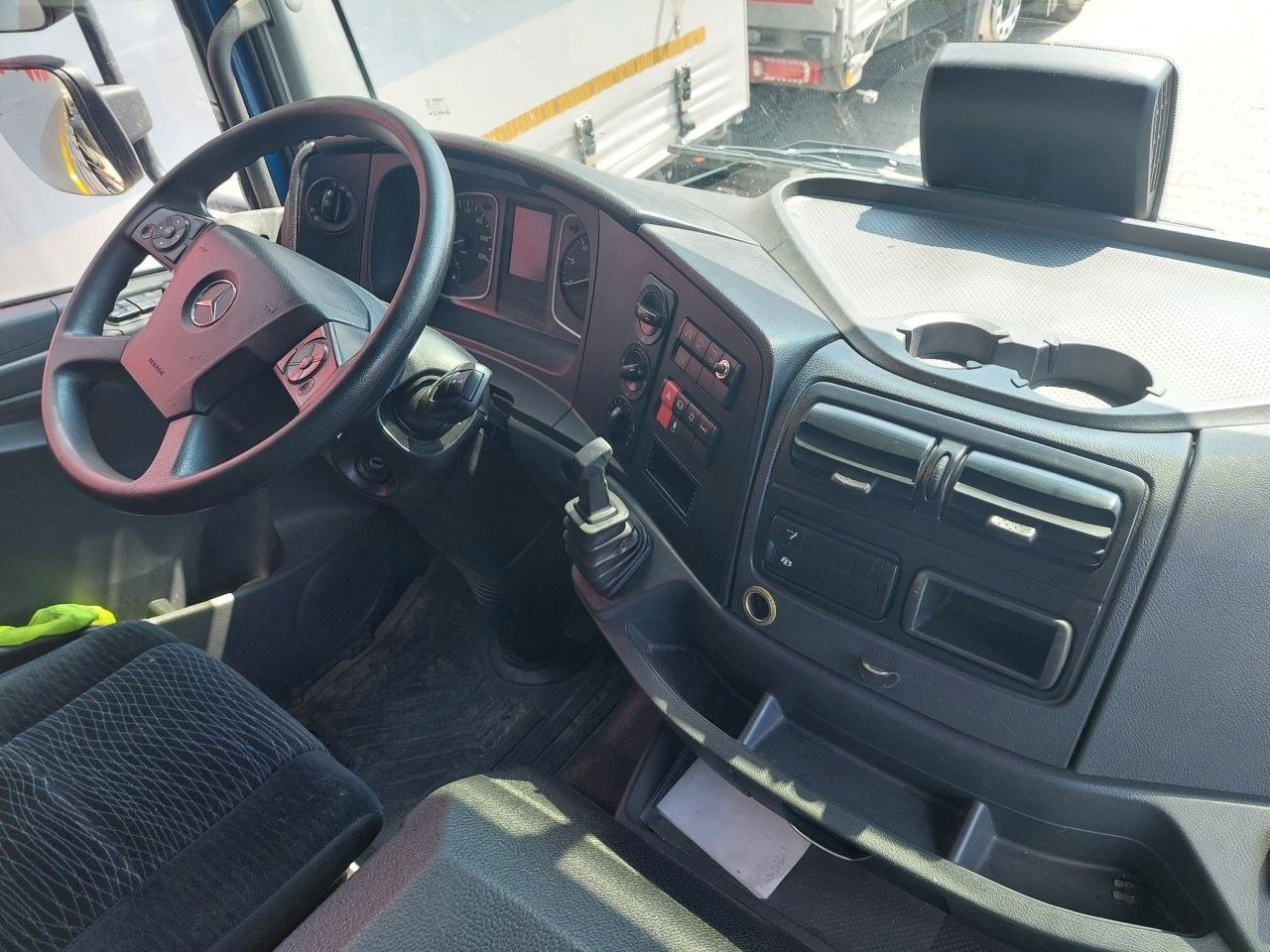 Mercedes-Benz Atego 1224L 4x2 LBW UNFALL!!! - Тентованный грузовик: фото 5 Mercedes-Benz Atego 1224L 4x2 LBW UNFALL!!! - Тентованный грузовик: фото 5