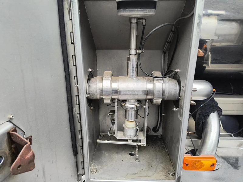 Полуприцеп-цистерна для транспортировки молока MAISONNEUVE 25000L INSULATED INOX TANK - 2 COMP - PUMP: фото 7