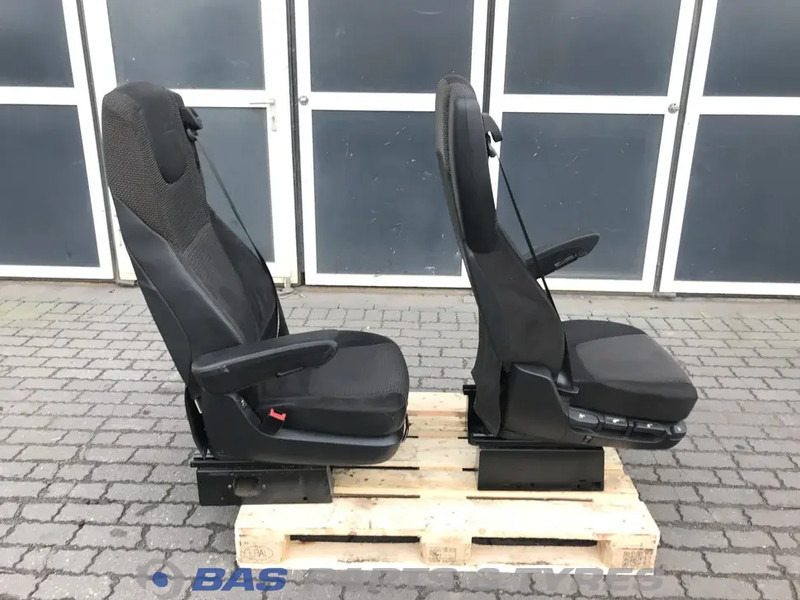 DAF XF106 Stoelen set DAF 1844340 - Сиденье для Грузовиков: фото 4 DAF XF106 Stoelen set DAF 1844340 - Сиденье для Грузовиков: фото 4