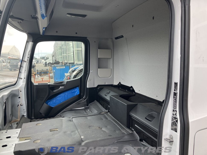 Кабина и интерьер для Грузовиков Mercedes-Benz Actros MP5 Mercedes ClassicSpace M-cab L1EH1 A 000 600 01 01: фото 7