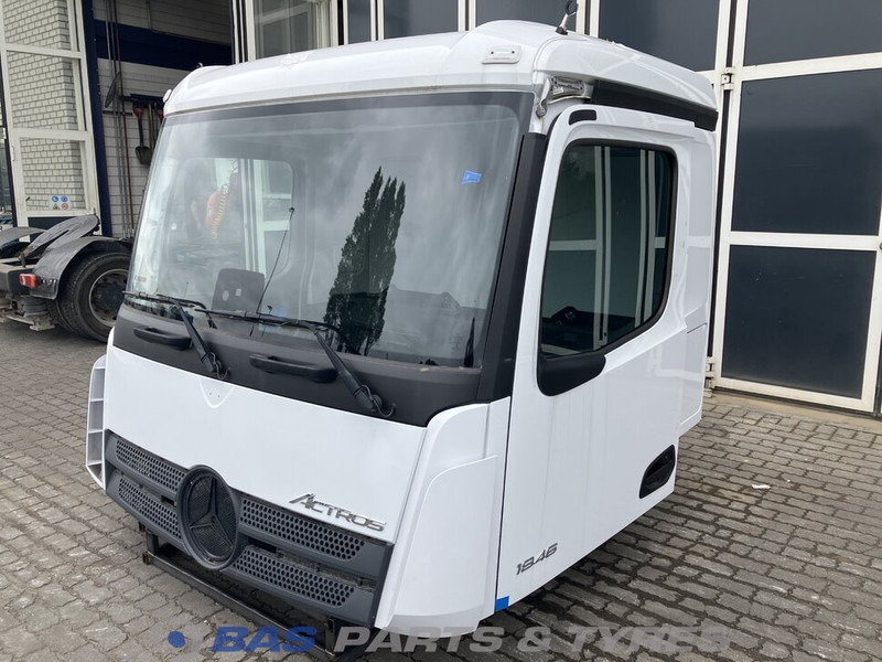 Mercedes-Benz Actros MP5 Mercedes ClassicSpace M-cab L1EH1 A 000 600 01 01 - Кабина и интерьер для Грузовиков: фото 1 Mercedes-Benz Actros MP5 Mercedes ClassicSpace M-cab L1EH1 A 000 600 01 01 - Кабина и интерьер для Грузовиков: фото 1