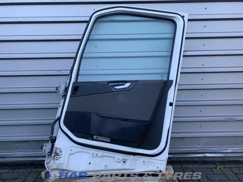 Volvo FH4 - Дверь и запчасти для Грузовиков: фото 2 Volvo FH4 - Дверь и запчасти для Грузовиков: фото 2