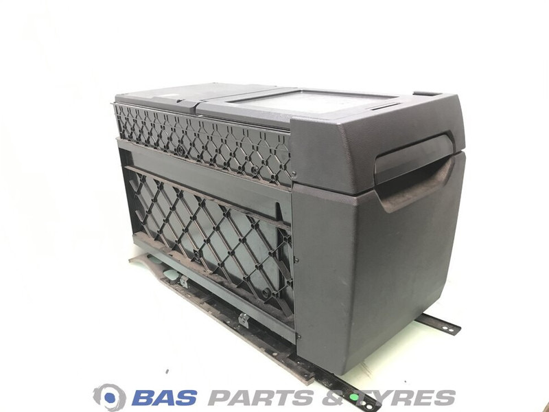 Mercedes-Benz Actros MP4 Koelkast Mercedes 36 Liter A 960 820 03 06 - Запчасти для Грузовиков: фото 1 Mercedes-Benz Actros MP4 Koelkast Mercedes 36 Liter A 960 820 03 06 - Запчасти для Грузовиков: фото 1