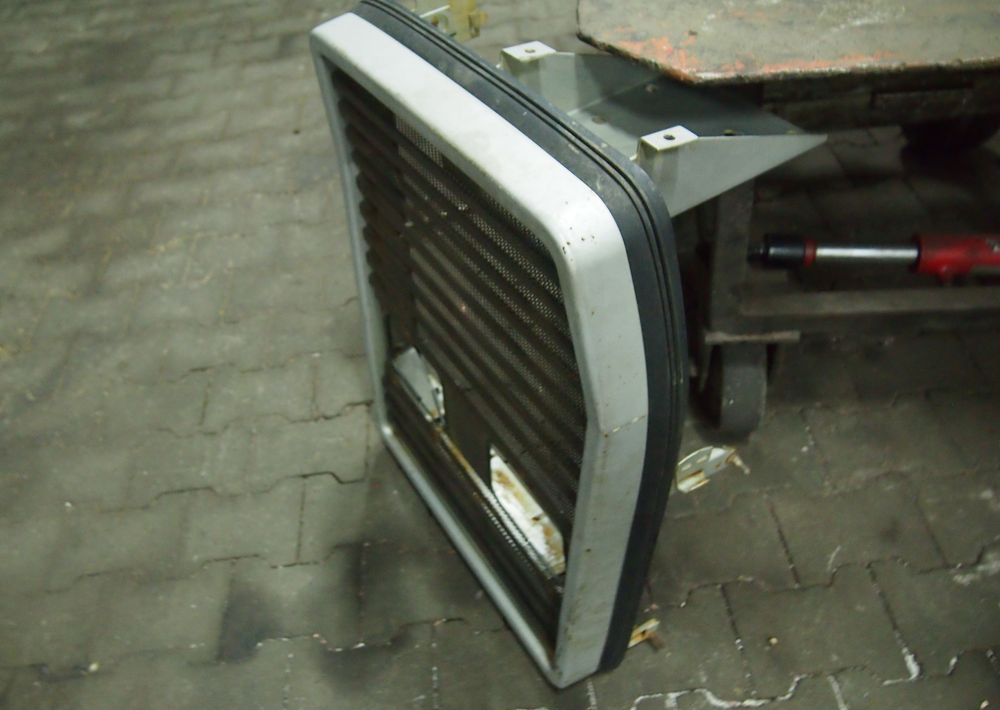 Części do Ciągnika Massey Ferguson MF 3000, 6000 Przedni grill maskę do Massey Ferguson serii 3000, 3100.
z lampami - Решётка радиатора для Сельскохозяйственной техники: фото 2 Części do Ciągnika Massey Ferguson MF 3000, 6000 Przedni grill maskę do Massey Ferguson serii 3000, 3100.
z lampami - Решётка радиатора для Сельскохозяйственной техники: фото 2