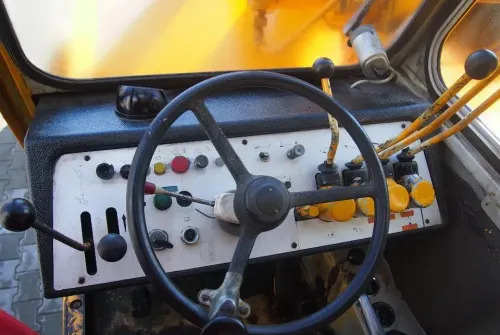 Dźwig Demag V72 1991 Dźwig żuraw Demag V72 12T 13m - Мобильный кран: фото 4 Dźwig Demag V72 1991 Dźwig żuraw Demag V72 12T 13m - Мобильный кран: фото 4