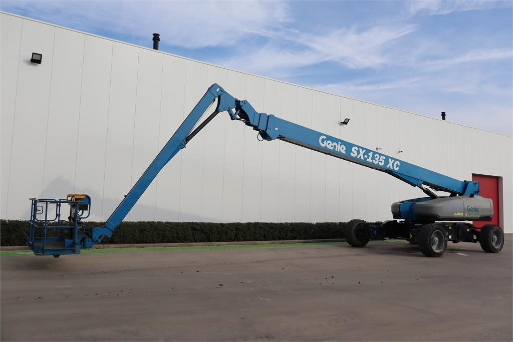 Genie SX135XC - Телескопический подъемник: фото 2 Genie SX135XC - Телескопический подъемник: фото 2