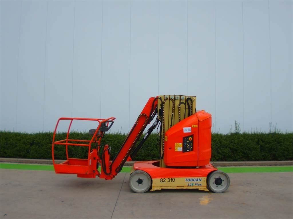 JLG Toucan 12E+ - Вертикальный мачтовый подъемник: фото 1 JLG Toucan 12E+ - Вертикальный мачтовый подъемник: фото 1