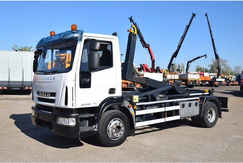 Iveco Iveco Eurocargo 160E25 - Крюковой мультилифт: фото 3 Iveco Iveco Eurocargo 160E25 - Крюковой мультилифт: фото 3