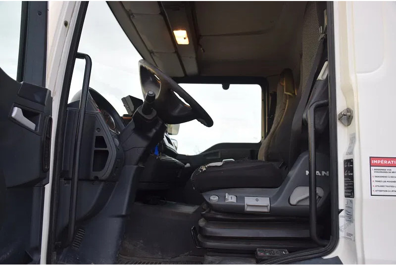 Грузовик-цистерна MAN TGM 26.340: фото 10