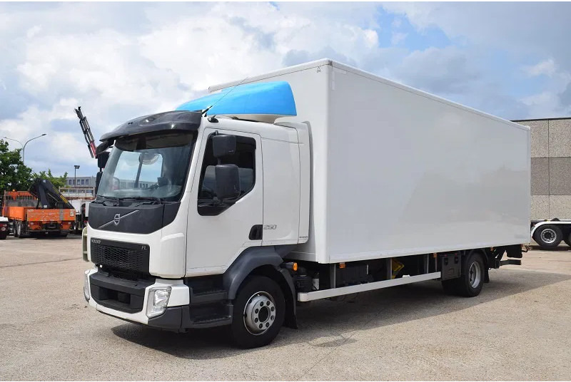Volvo FL 250 - Грузовик с закрытым кузовом: фото 1 Volvo FL 250 - Грузовик с закрытым кузовом: фото 1
