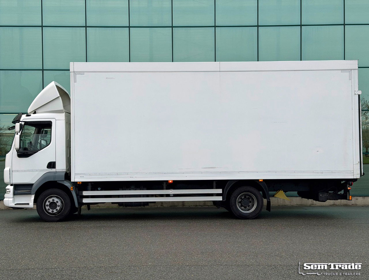 DAF LF 55.250 Euro 5 Schuster BOX 720x250x280 CM Inside Airco Tail Lift - Грузовик с закрытым кузовом: фото 2 DAF LF 55.250 Euro 5 Schuster BOX 720x250x280 CM Inside Airco Tail Lift - Грузовик с закрытым кузовом: фото 2