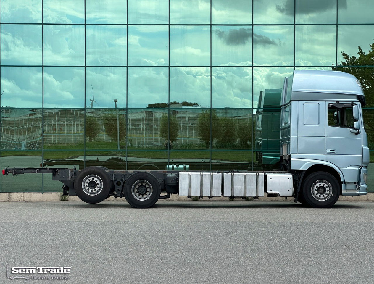 DAF XF 480 FAR SSC Euro 6 978.000 KM Park Airco 2X Tanks TOP Condition - Грузовик-шасси: фото 5 DAF XF 480 FAR SSC Euro 6 978.000 KM Park Airco 2X Tanks TOP Condition - Грузовик-шасси: фото 5