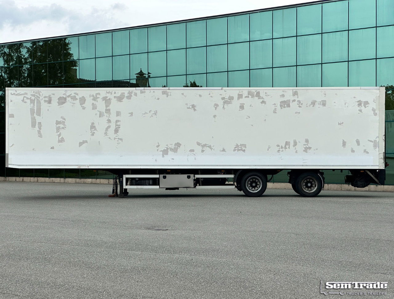 Lamboo T03 Isolated BOX + Heater Steering Axle Lift Axle Tail Lift NL-Trailer - Полуприцеп-фургон: фото 2 Lamboo T03 Isolated BOX + Heater Steering Axle Lift Axle Tail Lift NL-Trailer - Полуприцеп-фургон: фото 2