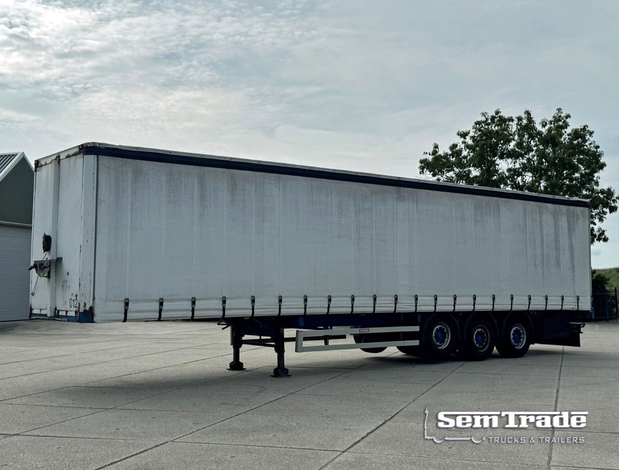 Renders 3 Axle Disc Brakes Lift Axle Nice Chassis Wooden Floor Sliding Roof - Тентованный полуприцеп: фото 1 Renders 3 Axle Disc Brakes Lift Axle Nice Chassis Wooden Floor Sliding Roof - Тентованный полуприцеп: фото 1