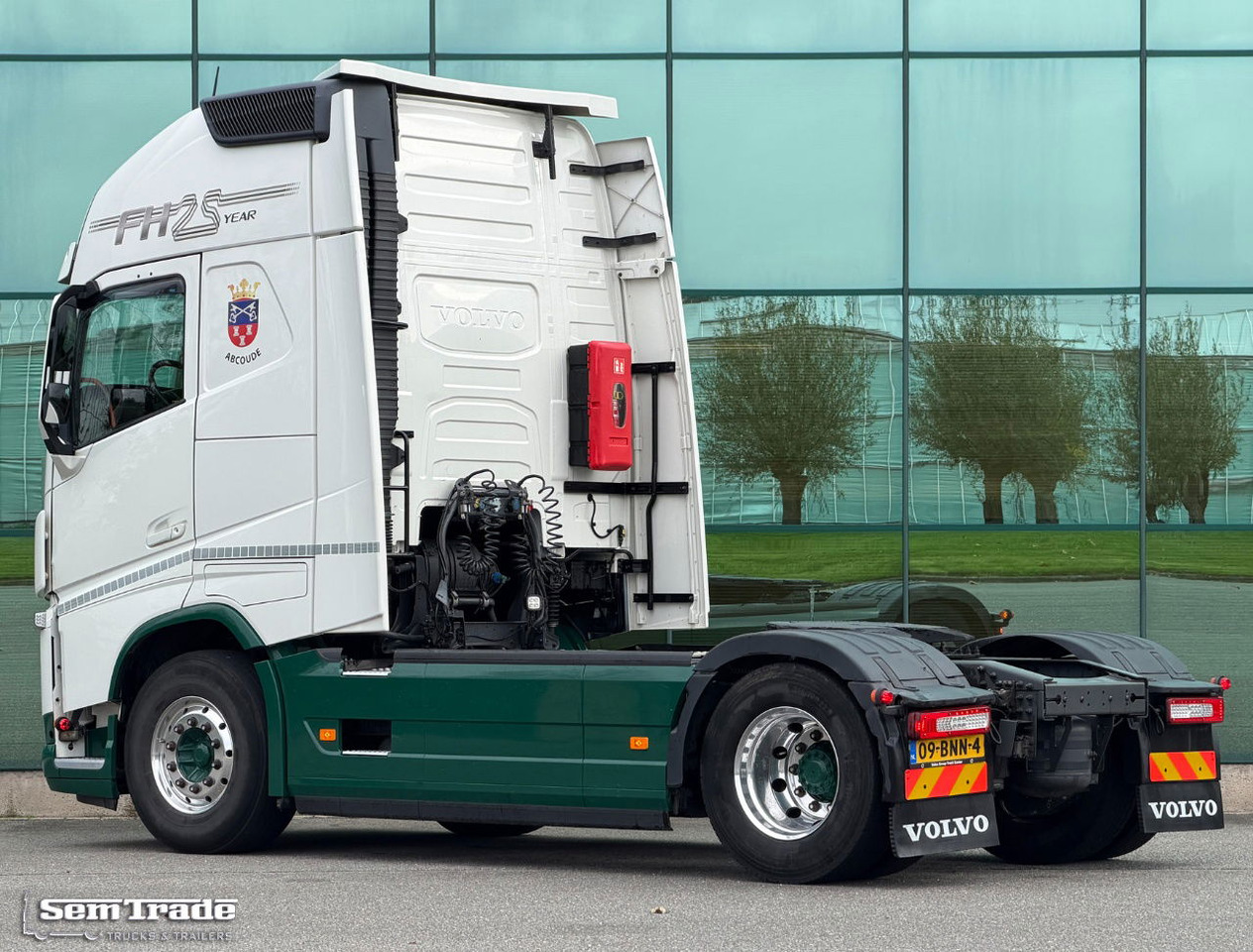 Volvo FH 13.460 I-Park Cool 25 Years Edition 2X Tanks NEW Clutch NEW Brakes Super Condition - Тягач: фото 3 Volvo FH 13.460 I-Park Cool 25 Years Edition 2X Tanks NEW Clutch NEW Brakes Super Condition - Тягач: фото 3