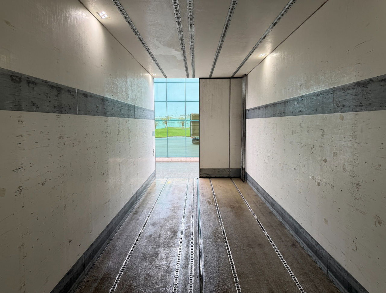 Рефрижератор Volvo FH 13.460 I-Park Cool Themo King UT-800 VAN Beurden BOX Tail Lift TOP Condition NL-Truck: фото 19 Рефрижератор Volvo FH 13.460 I-Park Cool Themo King UT-800 VAN Beurden BOX Tail Lift TOP Condition NL-Truck: фото 19