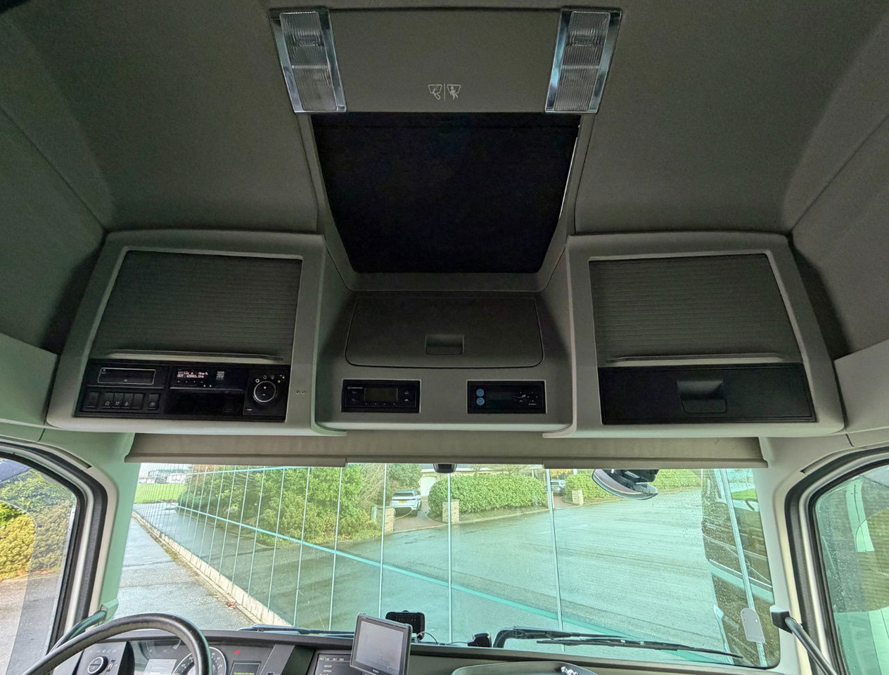 Рефрижератор Volvo FH 13.460 I-Park Cool Themo King UT-800 VAN Beurden BOX Tail Lift TOP Condition NL-Truck: фото 10 Рефрижератор Volvo FH 13.460 I-Park Cool Themo King UT-800 VAN Beurden BOX Tail Lift TOP Condition NL-Truck: фото 10