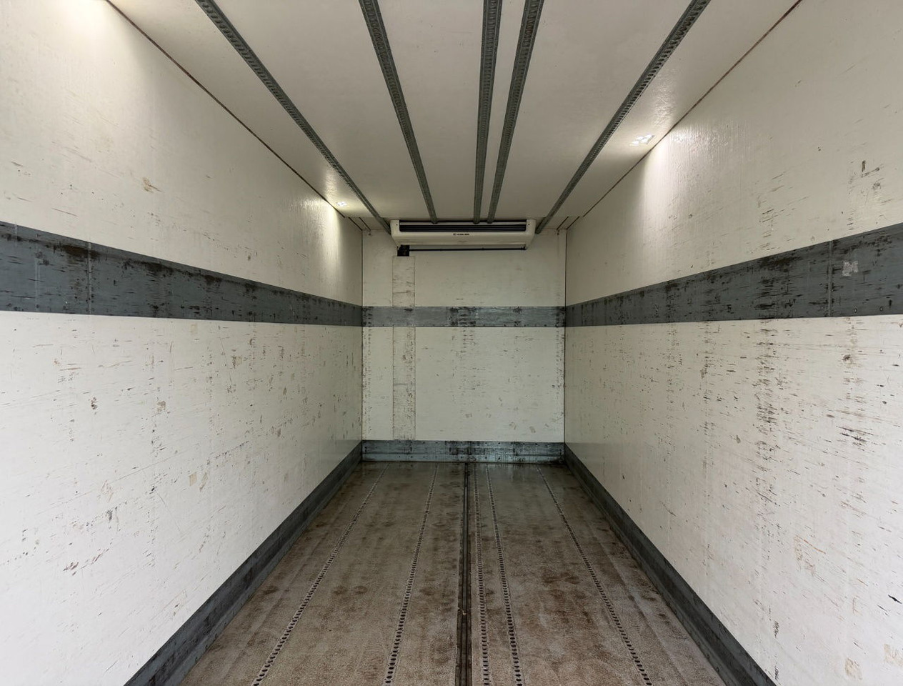 Рефрижератор Volvo FH 13.460 I-Park Cool Themo King UT-800 VAN Beurden BOX Tail Lift TOP Condition NL-Truck: фото 18 Рефрижератор Volvo FH 13.460 I-Park Cool Themo King UT-800 VAN Beurden BOX Tail Lift TOP Condition NL-Truck: фото 18