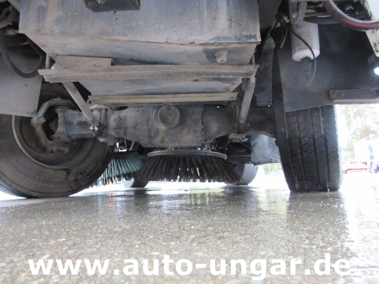 Aebi MFH 5500 Baujahr 2012 Euro 5 Kehrmaschine mit Hochentleerung - Подметально-уборочная машина: фото 5 Aebi MFH 5500 Baujahr 2012 Euro 5 Kehrmaschine mit Hochentleerung - Подметально-уборочная машина: фото 5