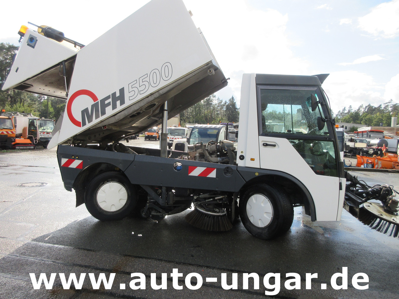 Подметально-уборочная машина Aebi MFH 5500 Baujahr 2014 Euro 5 Kehrmaschine mit zusätzlichem Schwemmbalken: фото 9