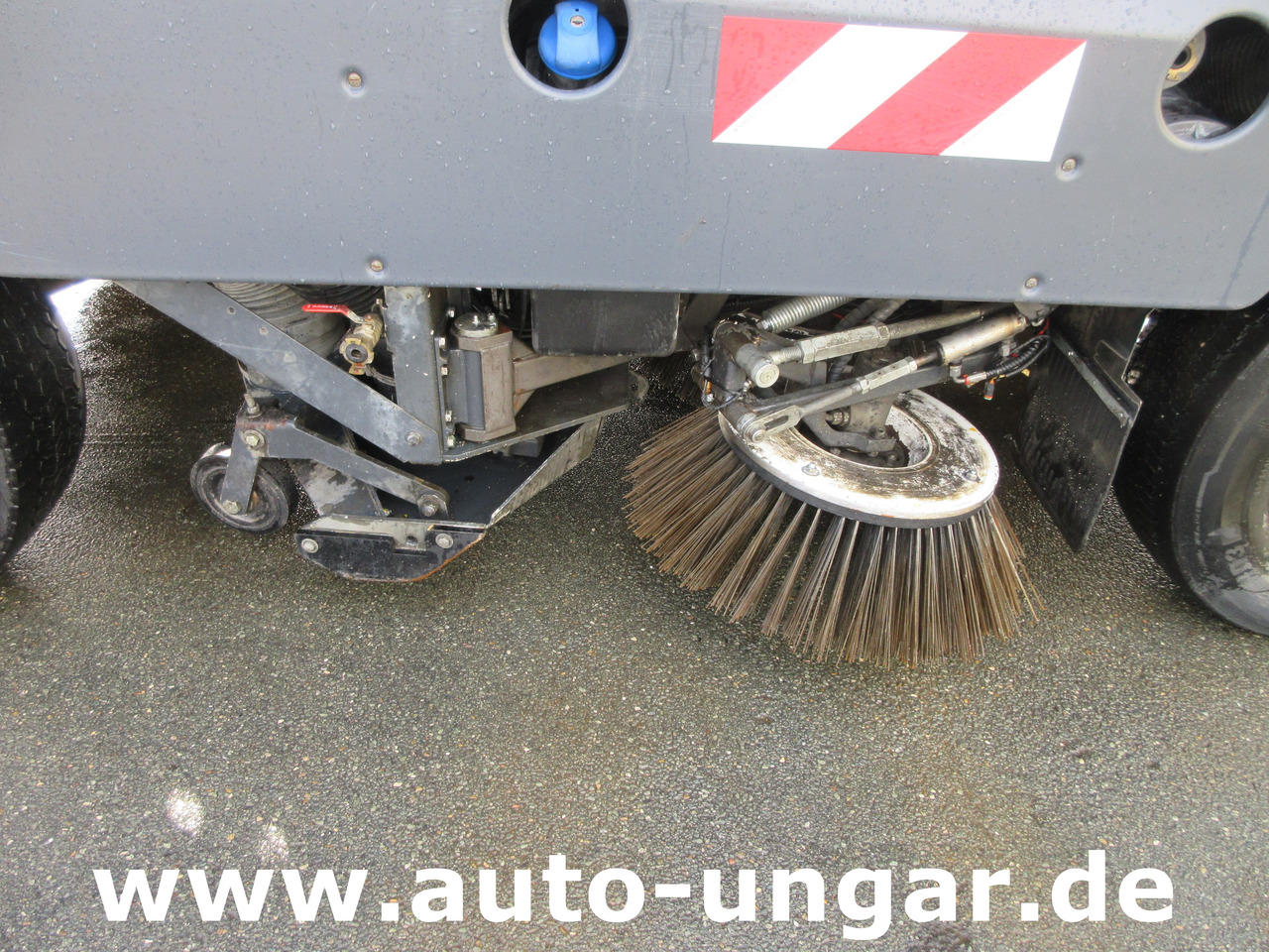Подметально-уборочная машина Aebi MFH 5500 Baujahr 2014 Euro 5 Kehrmaschine mit zusätzlichem Schwemmbalken: фото 8