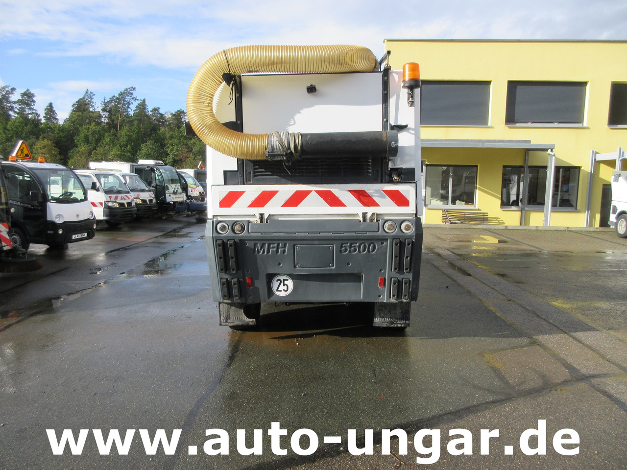 Подметально-уборочная машина Aebi MFH 5500 Baujahr 2014 Euro 5 Kehrmaschine mit zusätzlichem Schwemmbalken: фото 5
