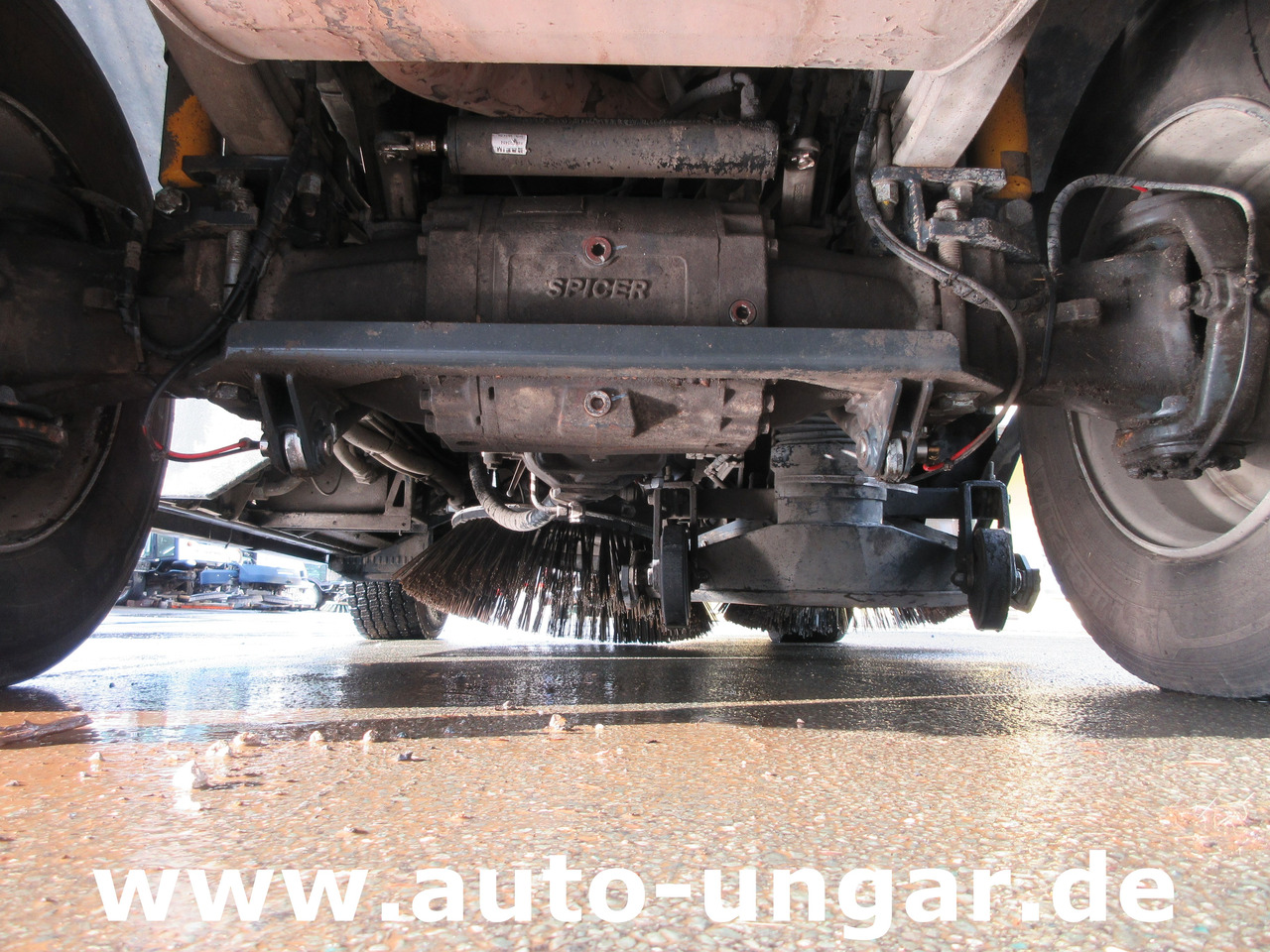 Подметально-уборочная машина Aebi MFH 5500 Baujahr 2014 Euro 5 Kehrmaschine mit zusätzlichem Schwemmbalken: фото 6