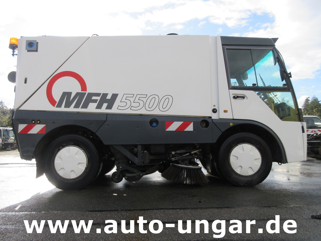 Подметально-уборочная машина Aebi MFH 5500 Baujahr 2014 Euro 5 Kehrmaschine mit zusätzlichem Schwemmbalken: фото 7