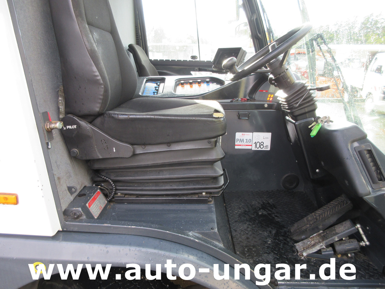 Подметально-уборочная машина Aebi MFH 5500 Baujahr 2014 Euro 5 Kehrmaschine mit zusätzlichem Schwemmbalken: фото 16