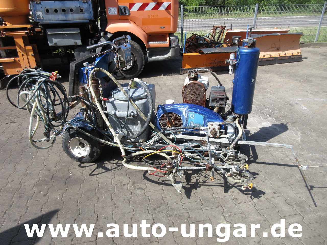 Graco LineLazer IV 250 SPS selbstfahrend Airless Perlen Roadmarking Straßenmarkierung - Асфальтоукладочная техника: фото 1 Graco LineLazer IV 250 SPS selbstfahrend Airless Perlen Roadmarking Straßenmarkierung - Асфальтоукладочная техника: фото 1