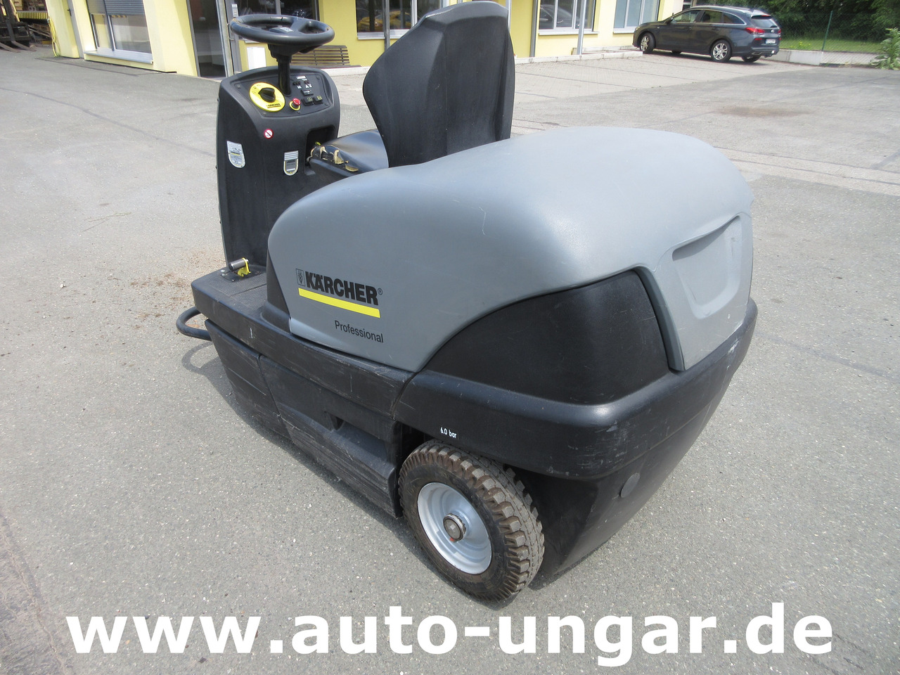 KÄRCHER KM 100/100 RBP Pack 1.280-112.0 elektrische Parkplatzkehrmaschine Hallenkehrmaschine Elektro - Подметально-уборочная машина: фото 5 KÄRCHER KM 100/100 RBP Pack 1.280-112.0 elektrische Parkplatzkehrmaschine Hallenkehrmaschine Elektro - Подметально-уборочная машина: фото 5