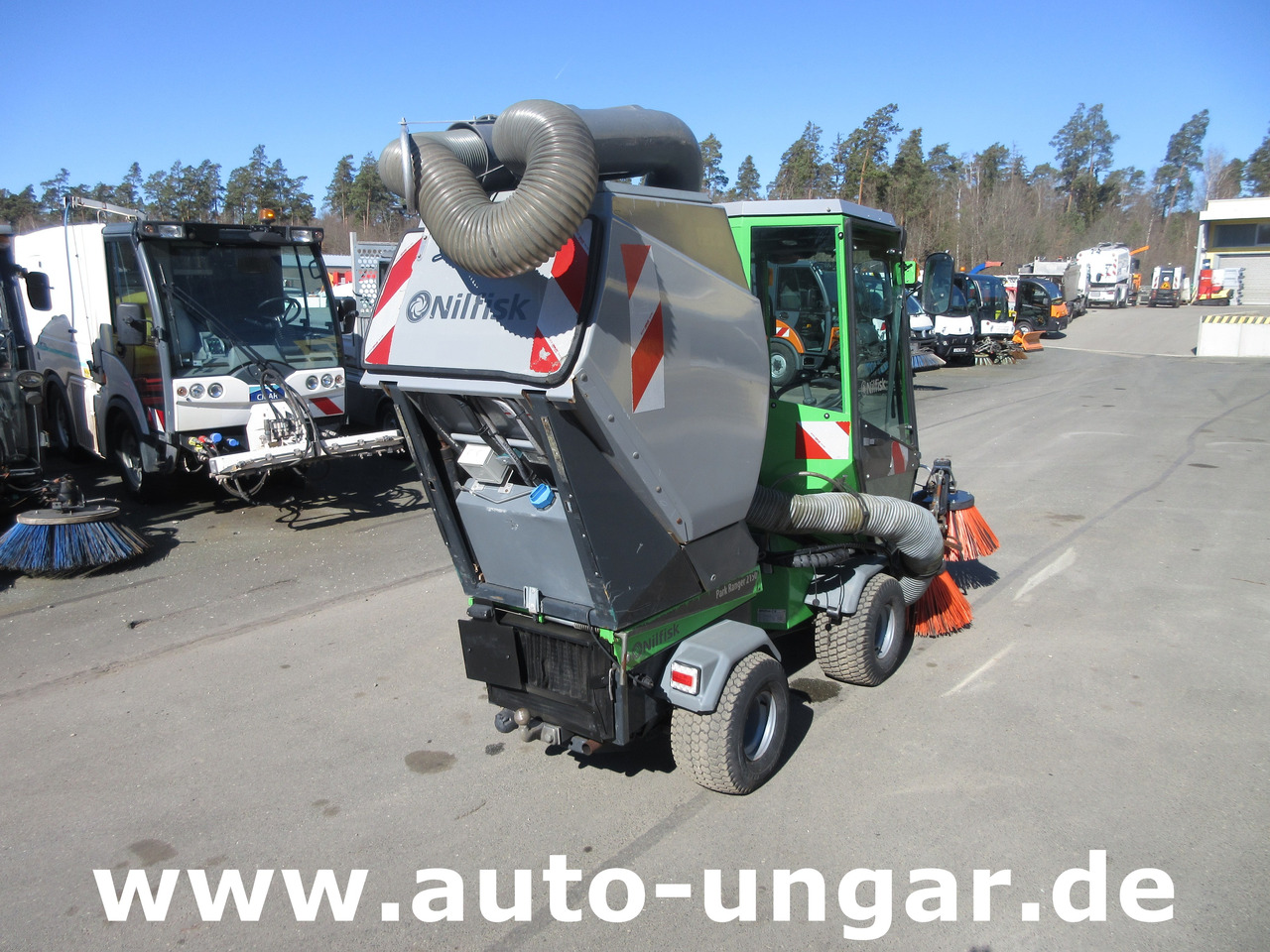 NILFISK Park Ranger 2150 Egholm Geräteträger mit Kehraufbau Baujahr 2018 Perkins - Подметально-уборочная машина: фото 3 NILFISK Park Ranger 2150 Egholm Geräteträger mit Kehraufbau Baujahr 2018 Perkins - Подметально-уборочная машина: фото 3
